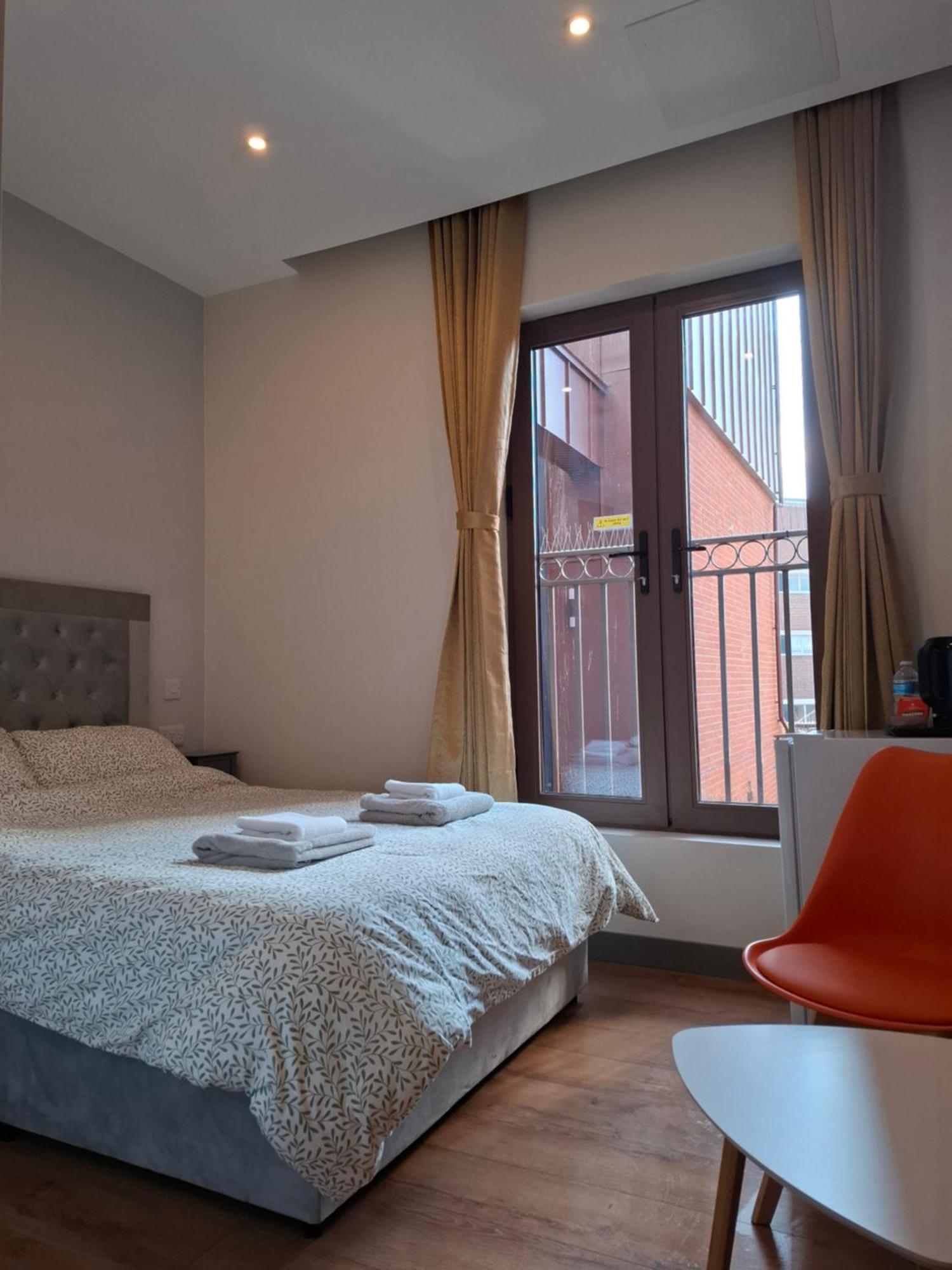 Appartamento Kornel East London
